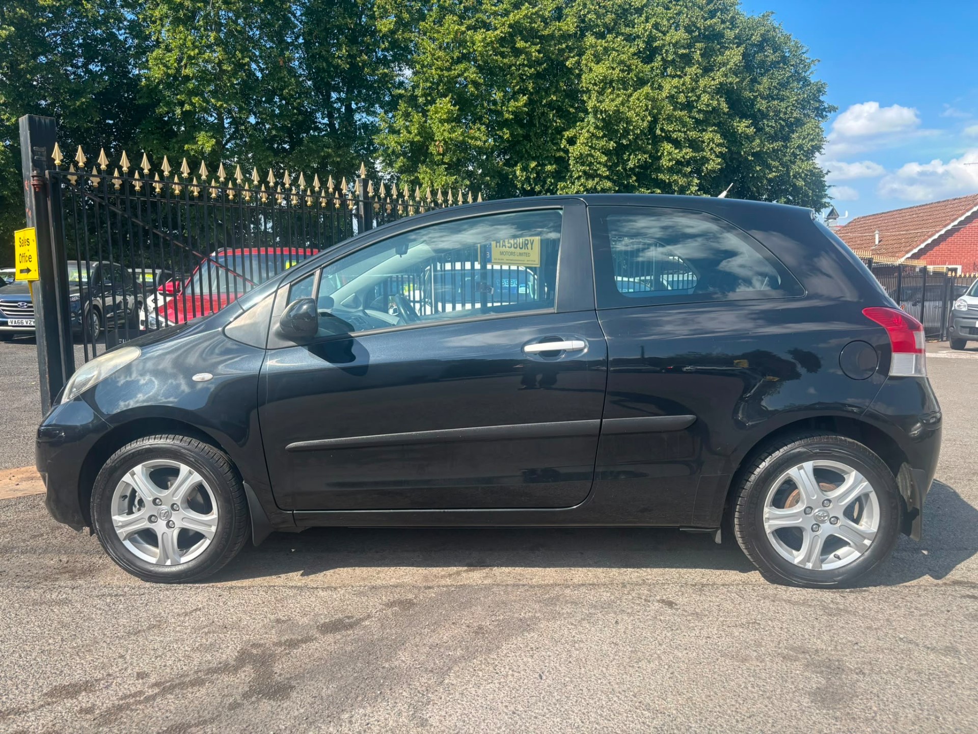 2010 Toyota Yaris thumbnail 14