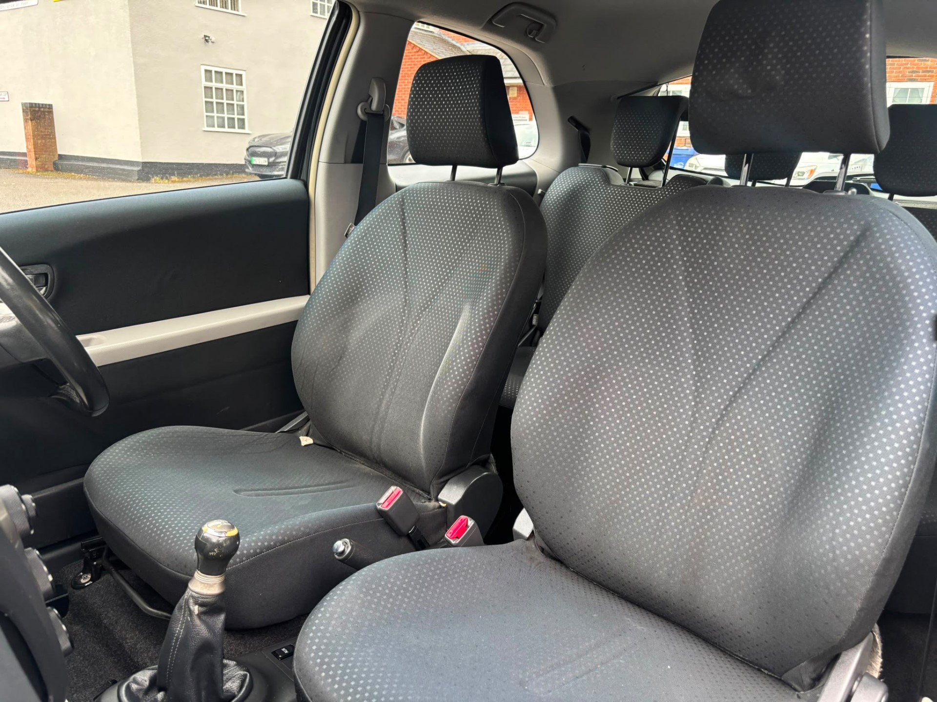 2010 Toyota Yaris thumbnail 13