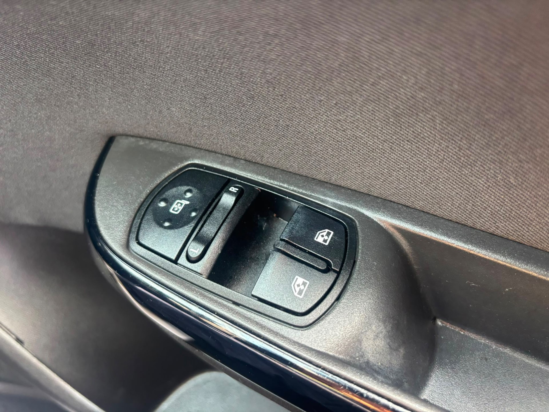 2015 Vauxhall Corsa thumbnail 12