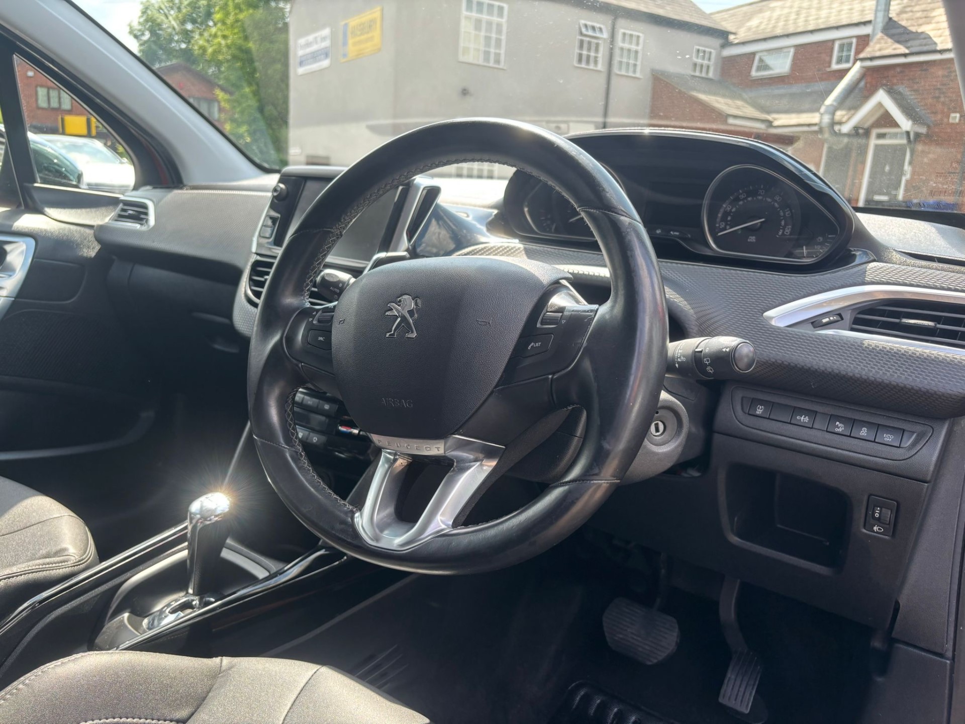 2015 Peugeot 2008 thumbnail 2