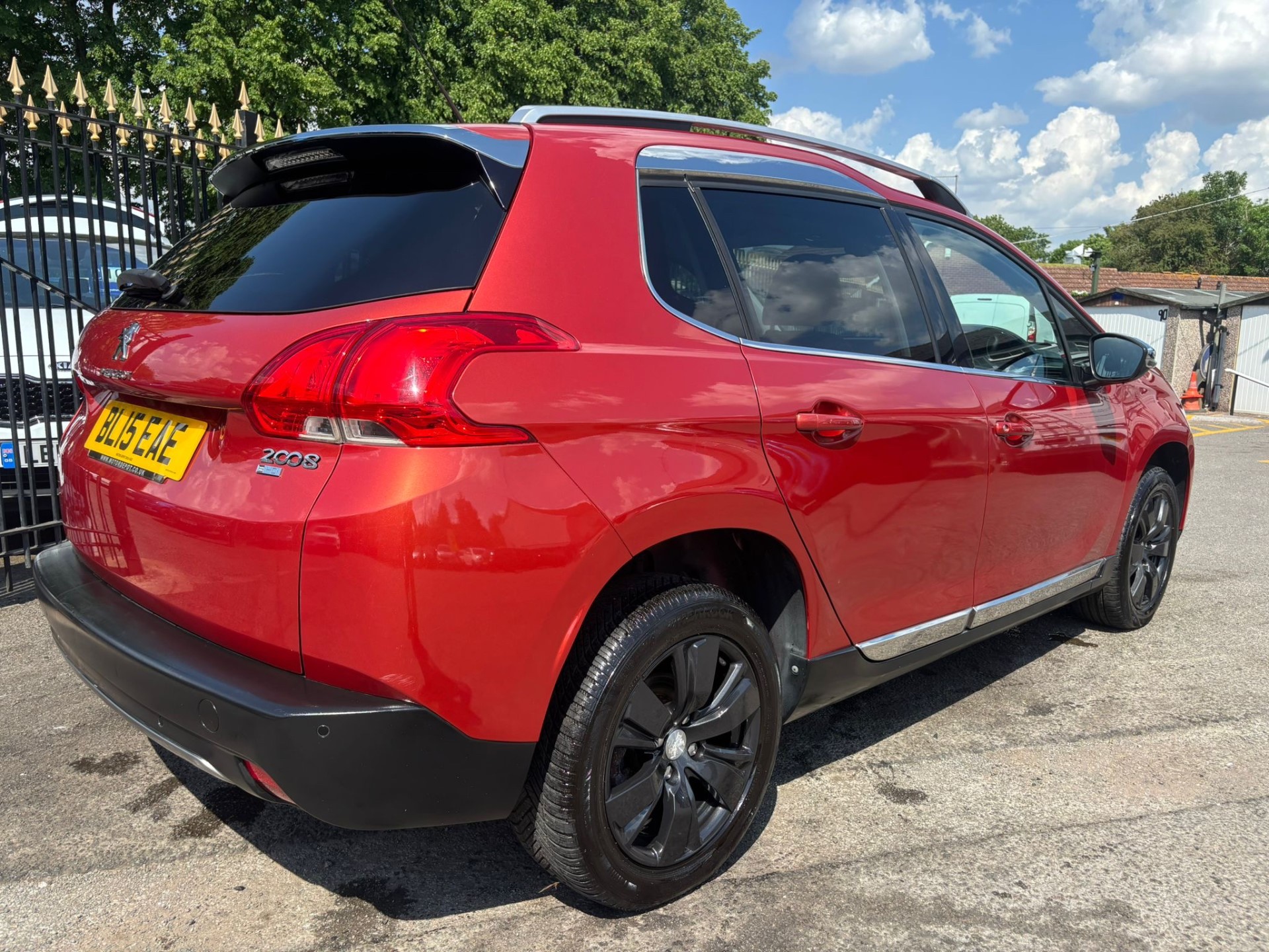 2015 Peugeot 2008 thumbnail 6