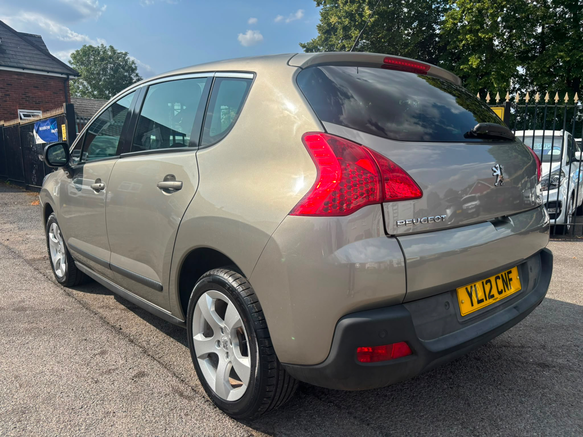 2012 Peugeot 3008 thumbnail 16