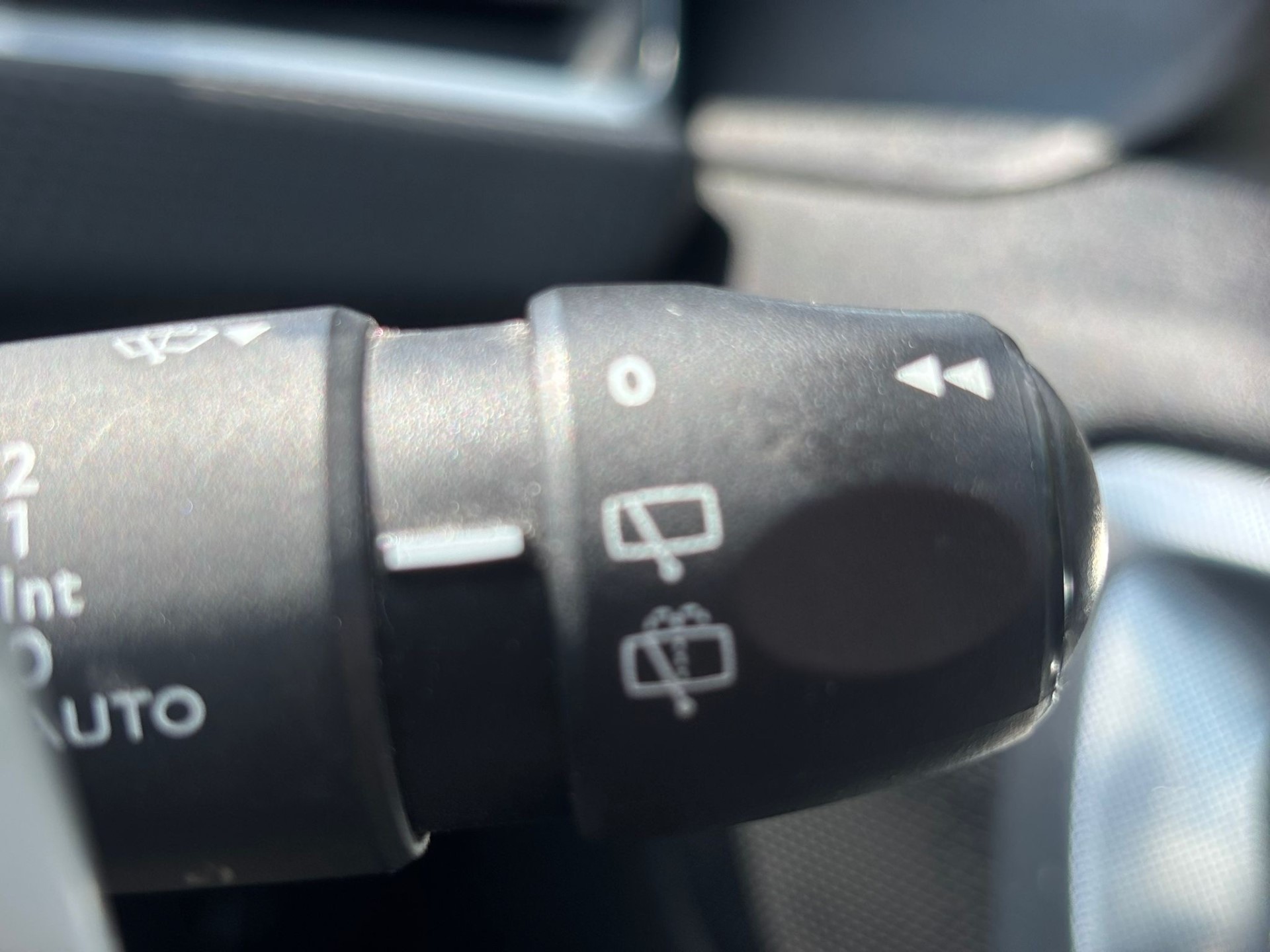 2015 Peugeot 2008 thumbnail 16