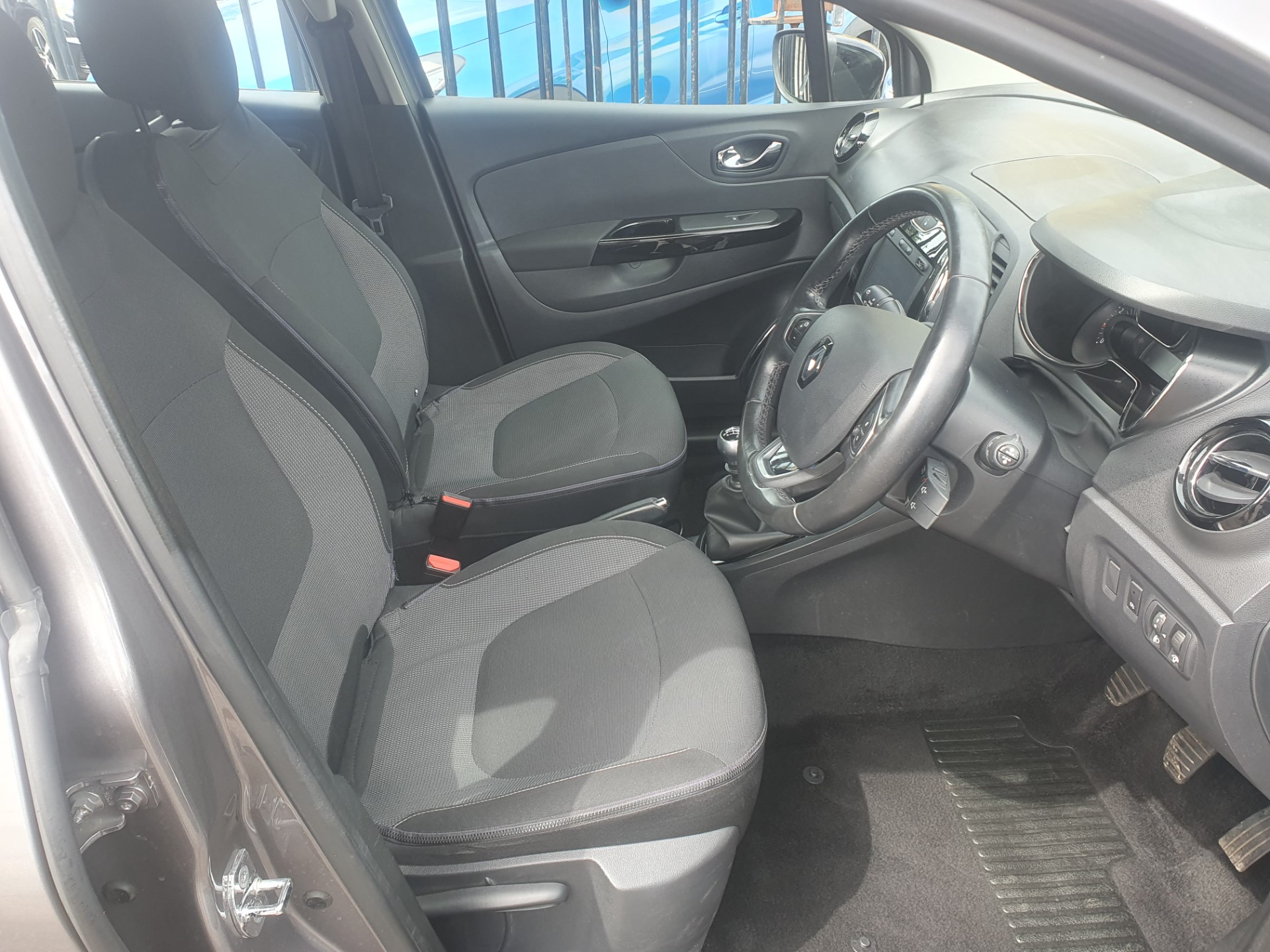 2016 Renault Captur thumbnail 6