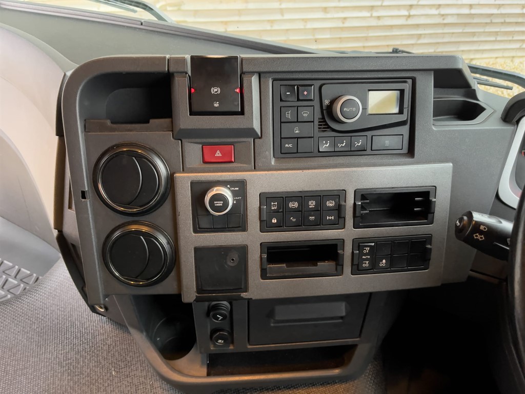 Renault T460 available from Roy Humphrey Car & Commercial Used Renault T460 from Roy Humphrey Car & Commercial