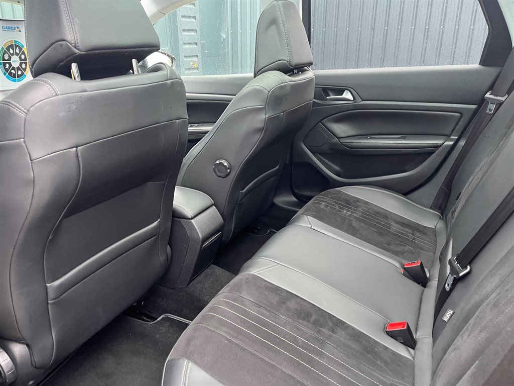 Peugeot 308 sw 3 clearance child seats