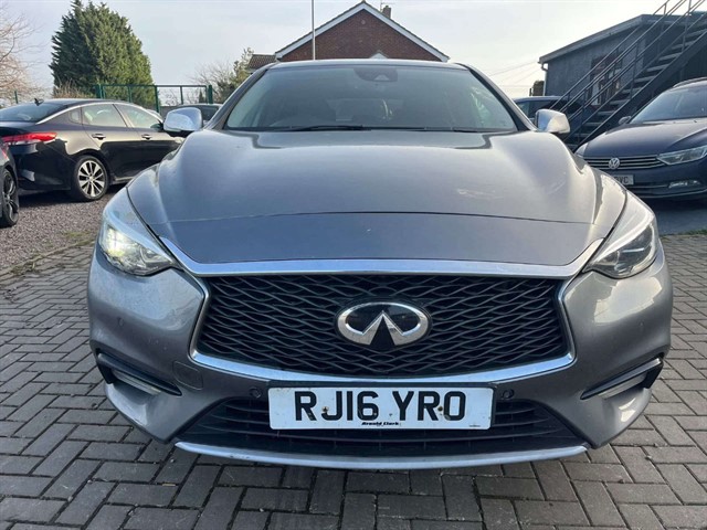Used Infiniti Q30