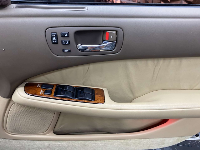 Used Lexus LS 400