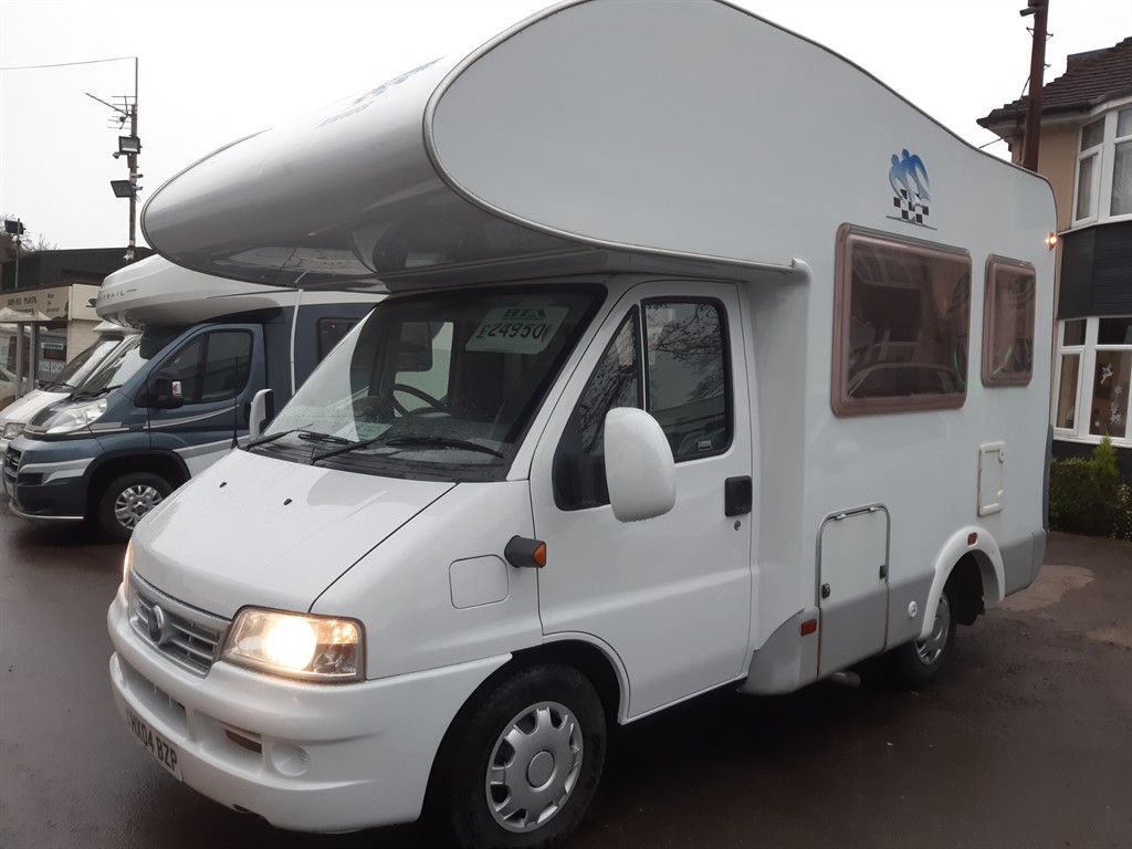 2004 Knaus Sport White