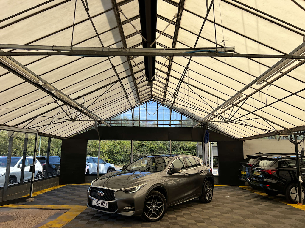 Infiniti Q30
