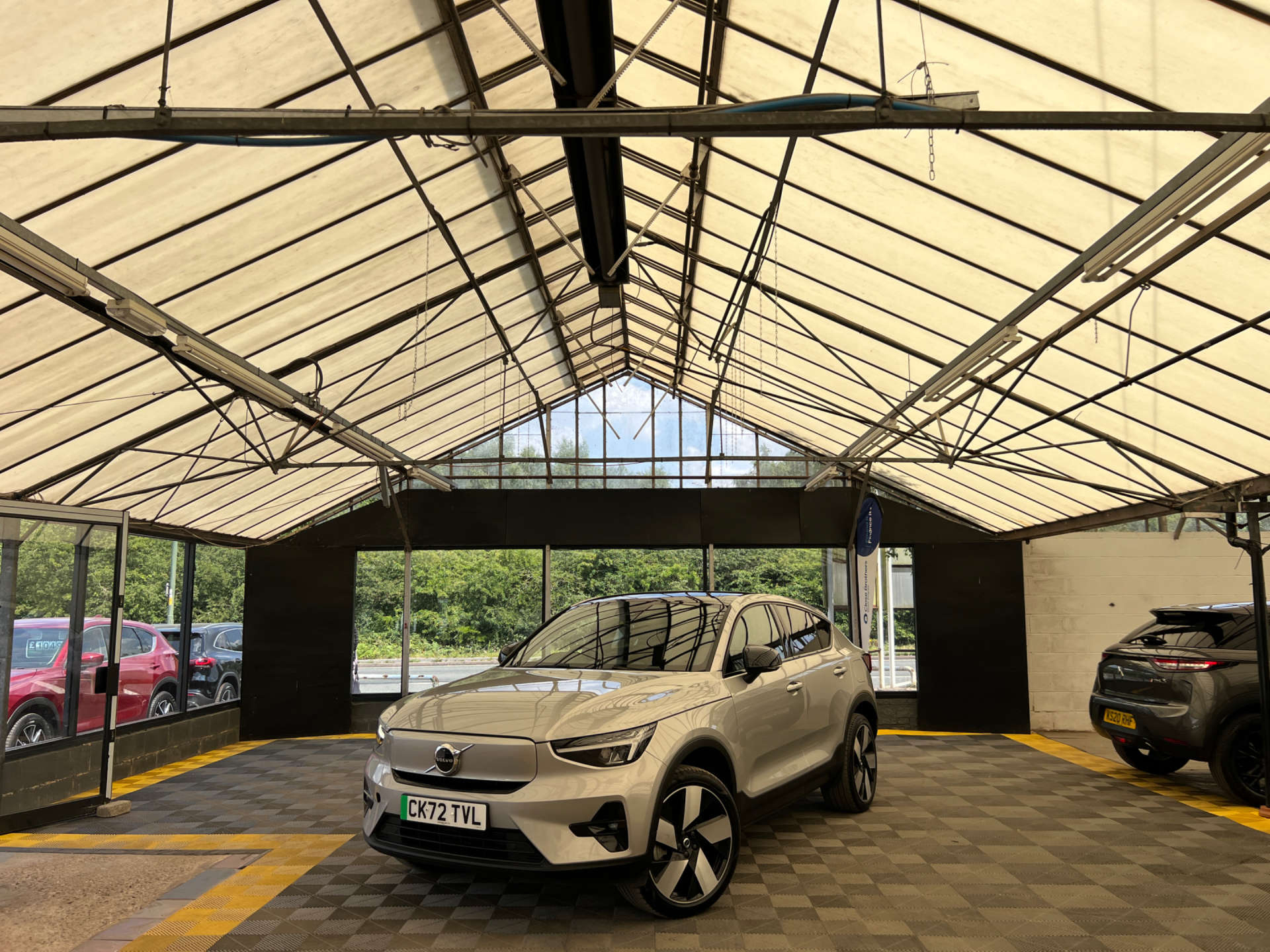 2022 VOLVO C40