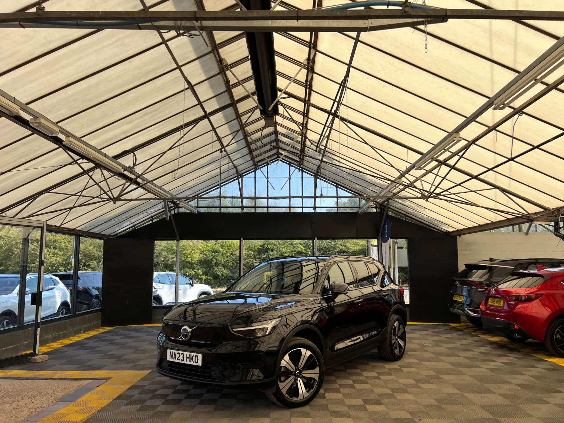 2023 VOLVO XC40