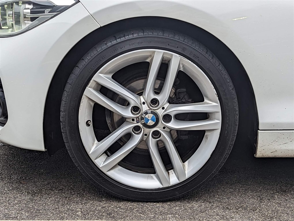 2016 BMW 118i — image 22