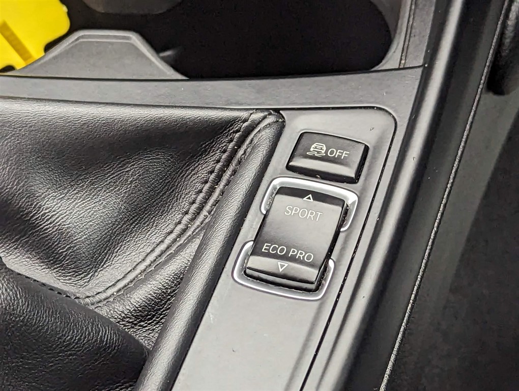 2016 BMW 118i — image 19