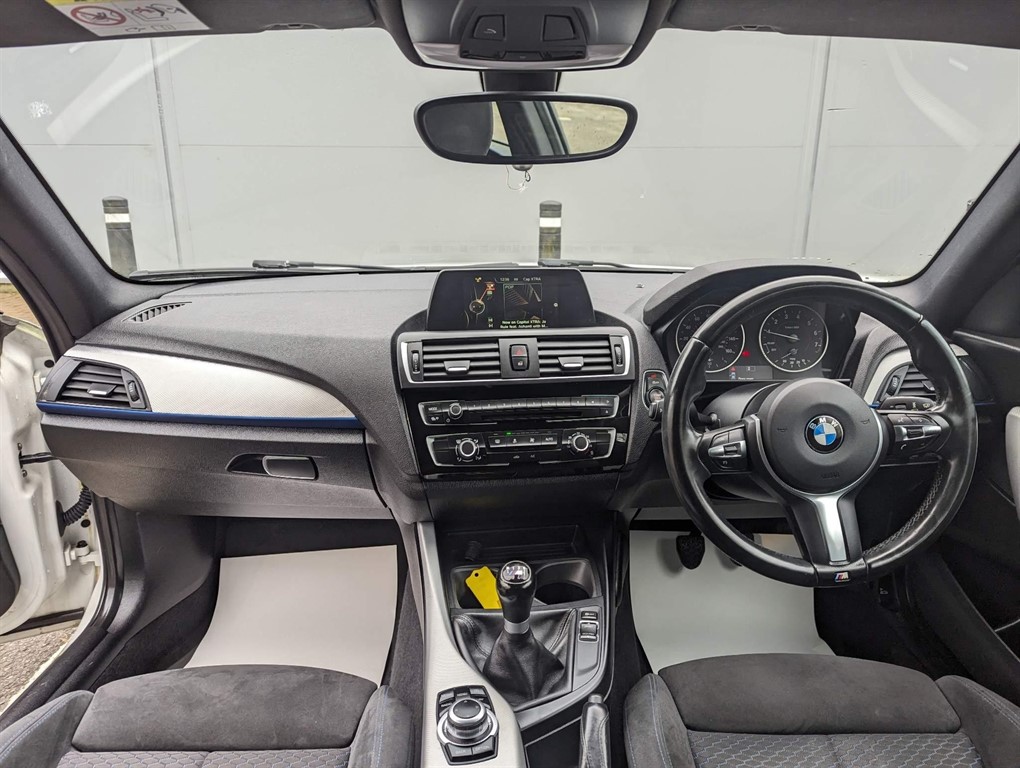 2016 BMW 118i — image 13