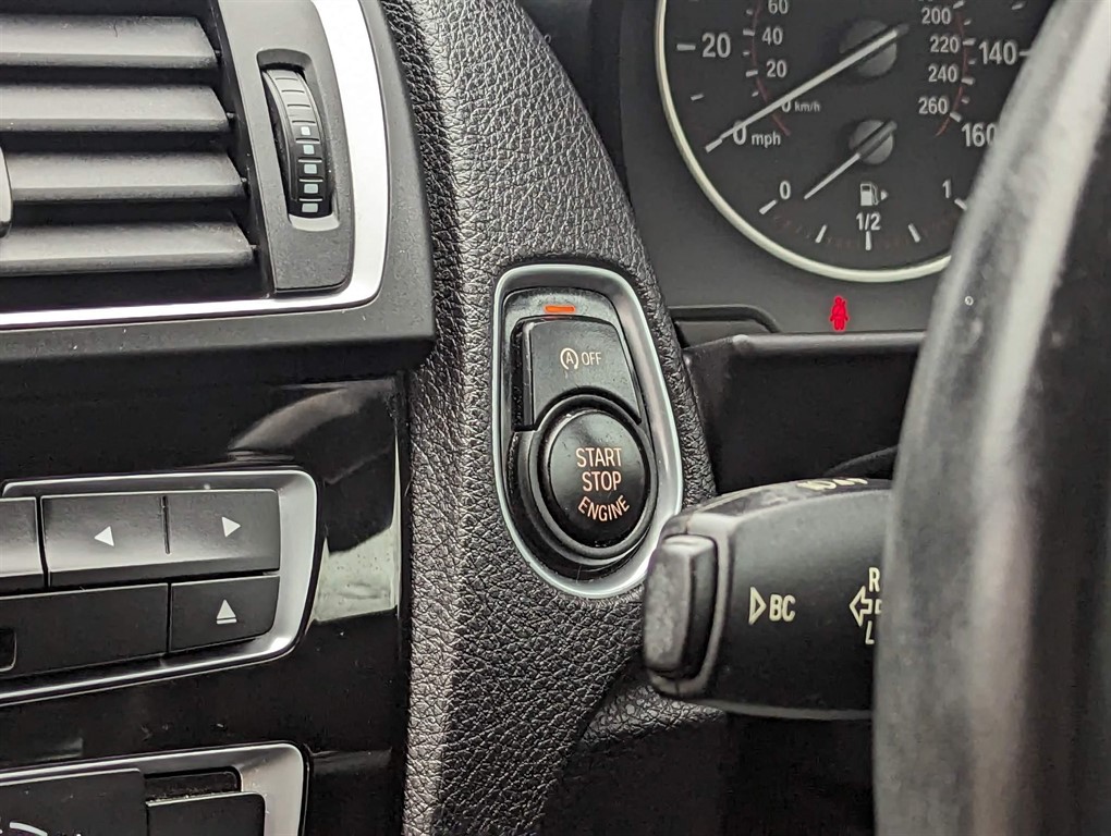 2016 BMW 118i — image 17