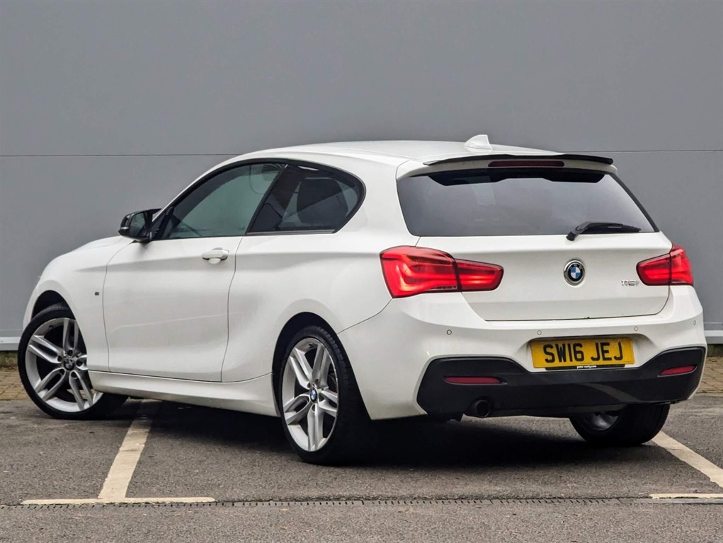 2016 BMW 118i — image 2