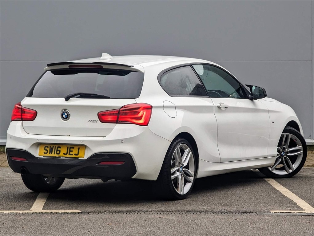 2016 BMW 118i — image 6