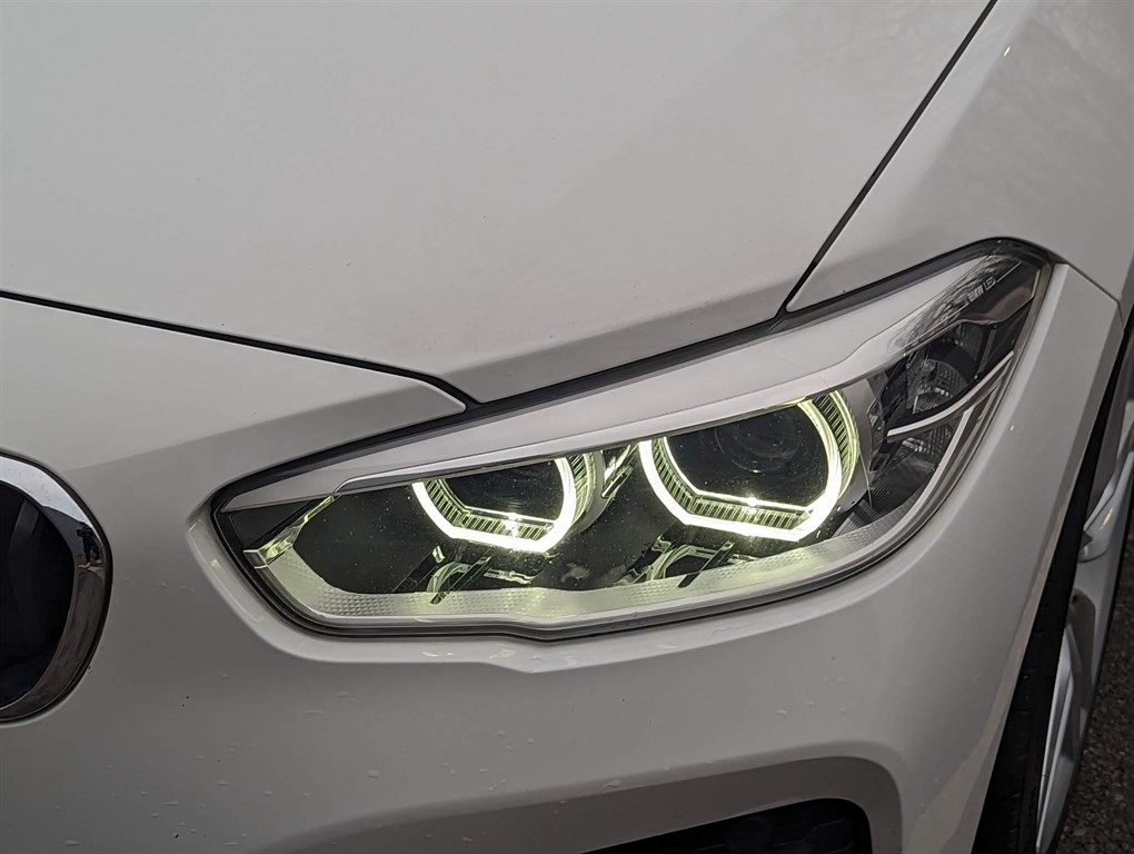 2016 BMW 118i — image 21