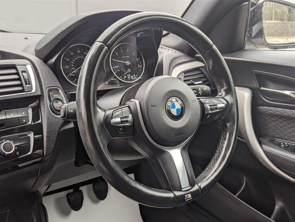 2016 BMW 118i — image 39