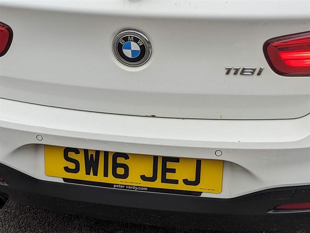 2016 BMW 118i — image 27