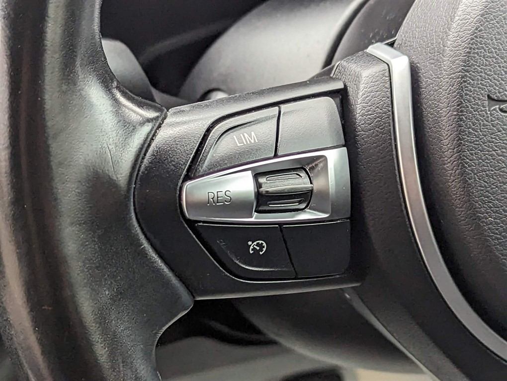 2016 BMW 118i — image 36