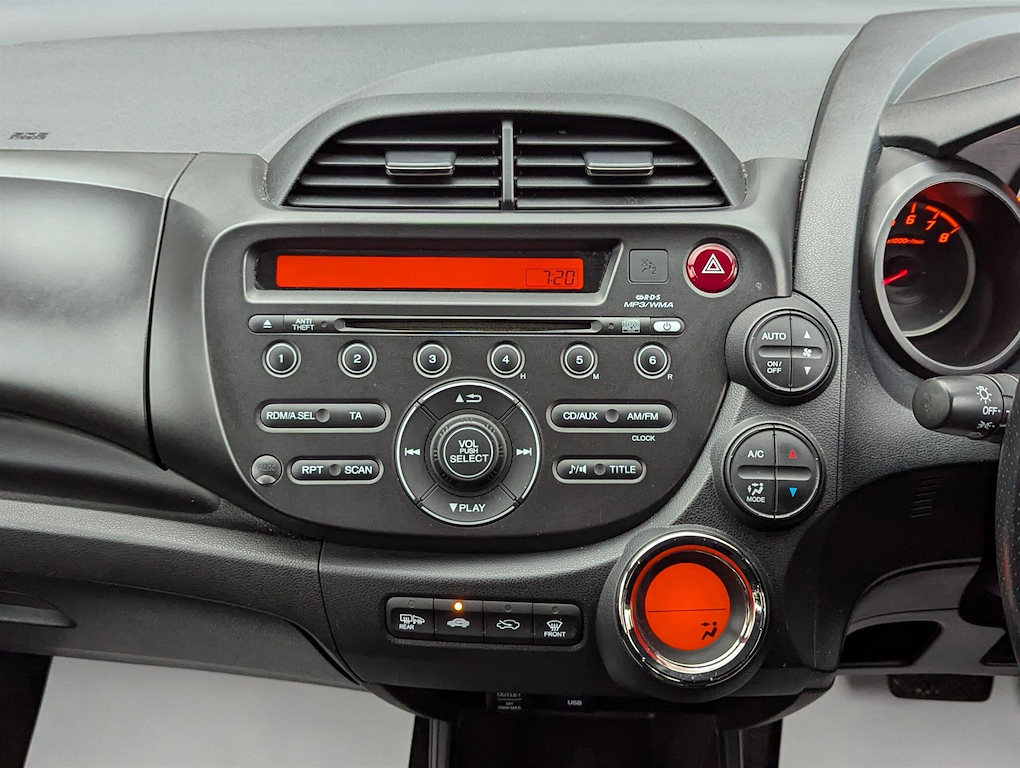 2014 Honda Jazz — image 15