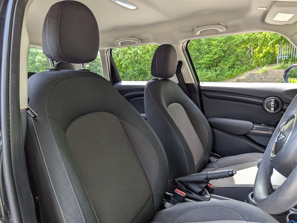 2015 MINI Hatch — image 6