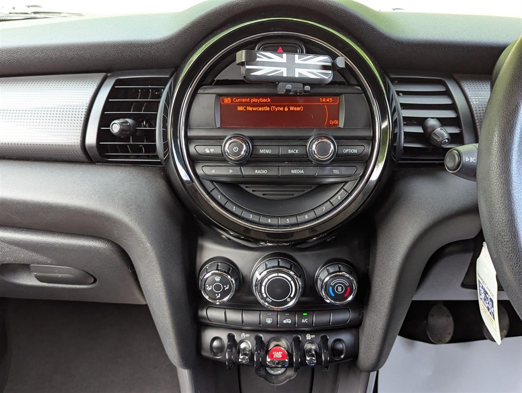 2015 MINI Hatch — image 10