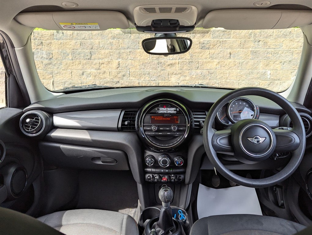 2015 MINI Hatch — image 8