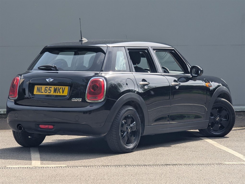 2015 MINI Hatch — image 3