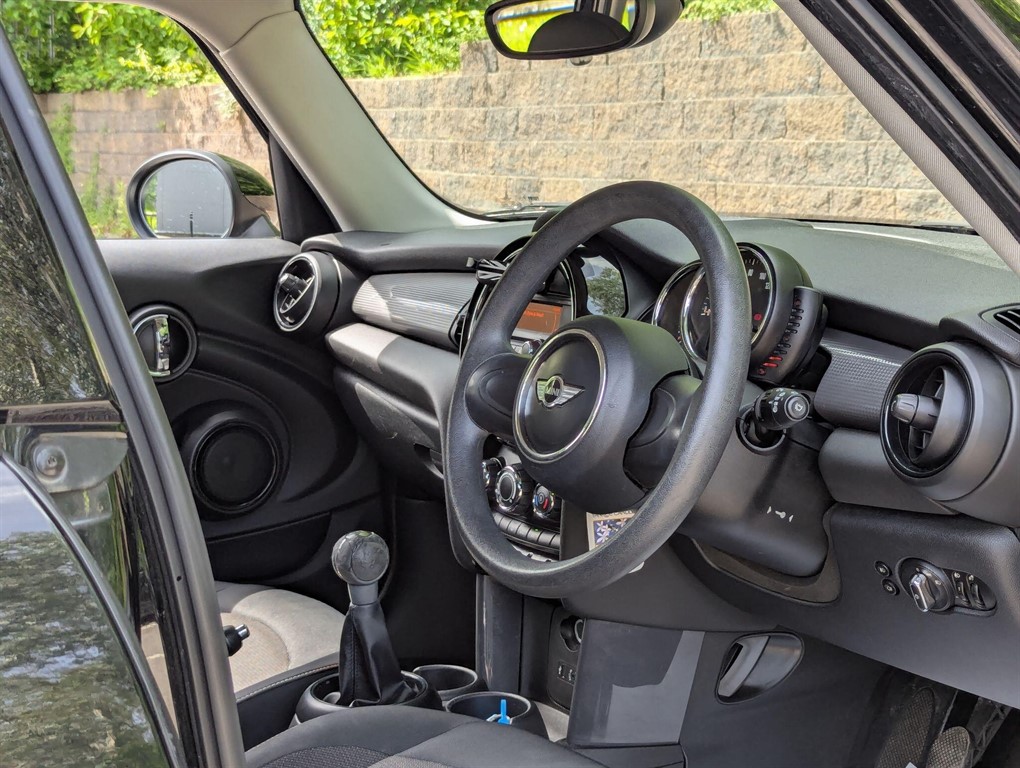 2015 MINI Hatch — image 5