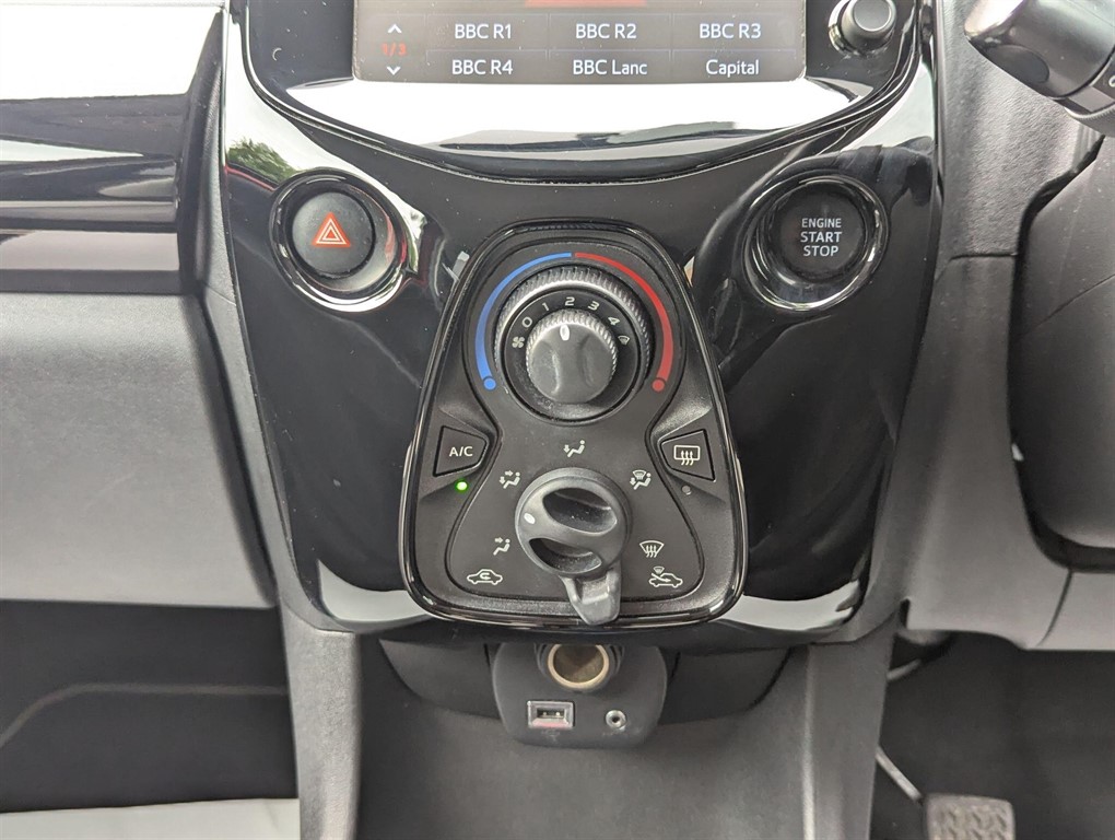 2017 Peugeot 108 — image 17
