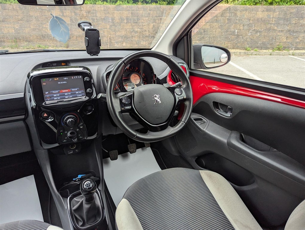 2017 Peugeot 108 — image 9