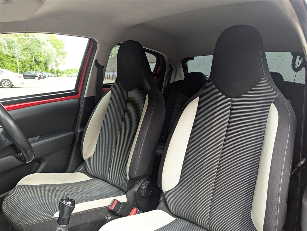 2017 Peugeot 108 — image 23