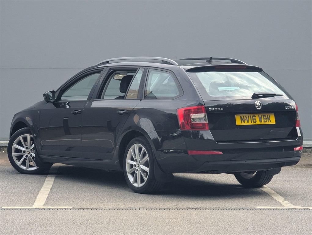 2016 Skoda Octavia — image 2