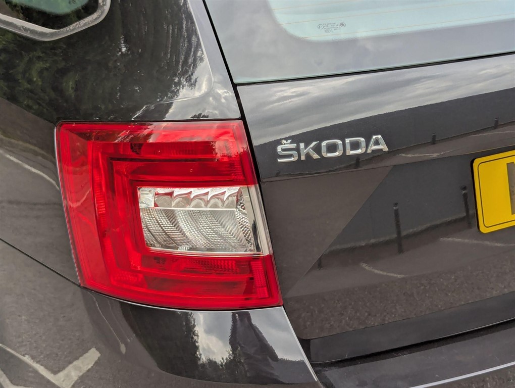 2016 Skoda Octavia — image 24