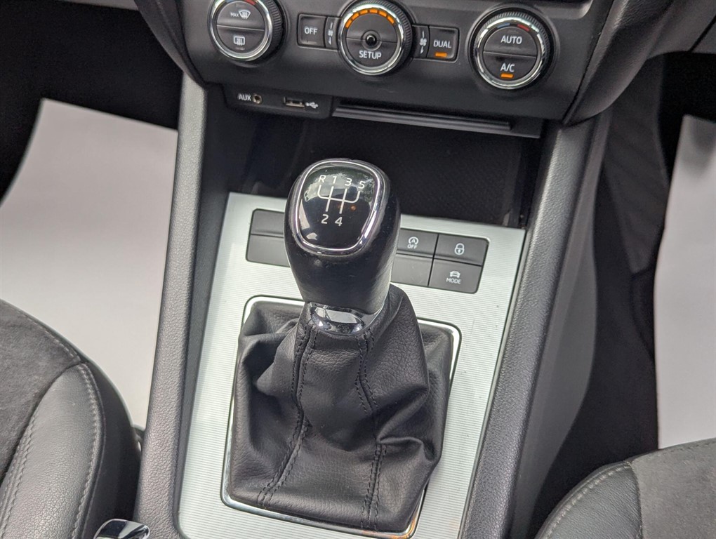 2016 Skoda Octavia — image 8