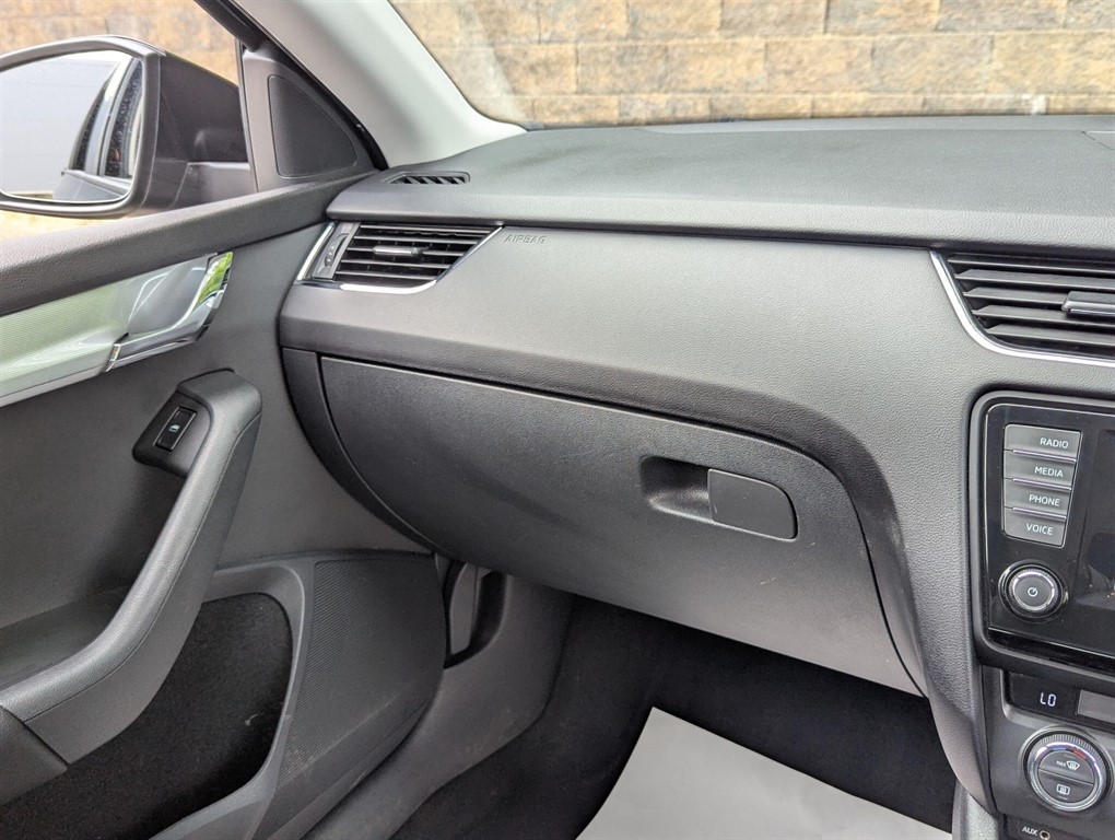 2016 Skoda Octavia — image 16