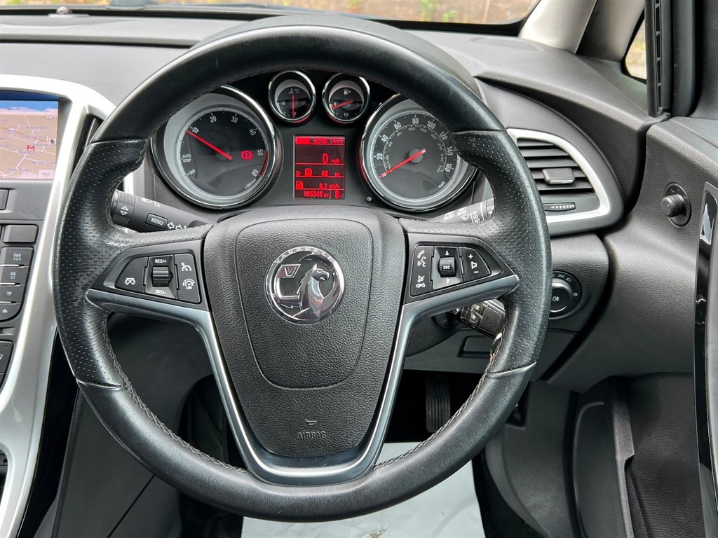 2015 Vauxhall Astra — image 12