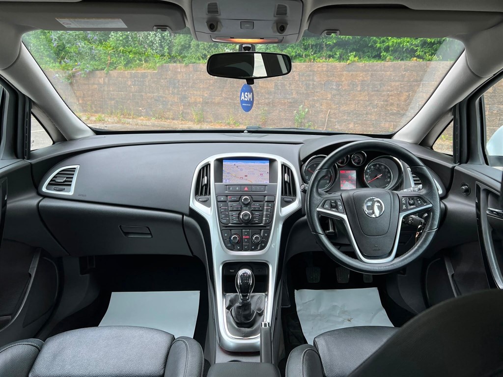 2015 Vauxhall Astra — image 11