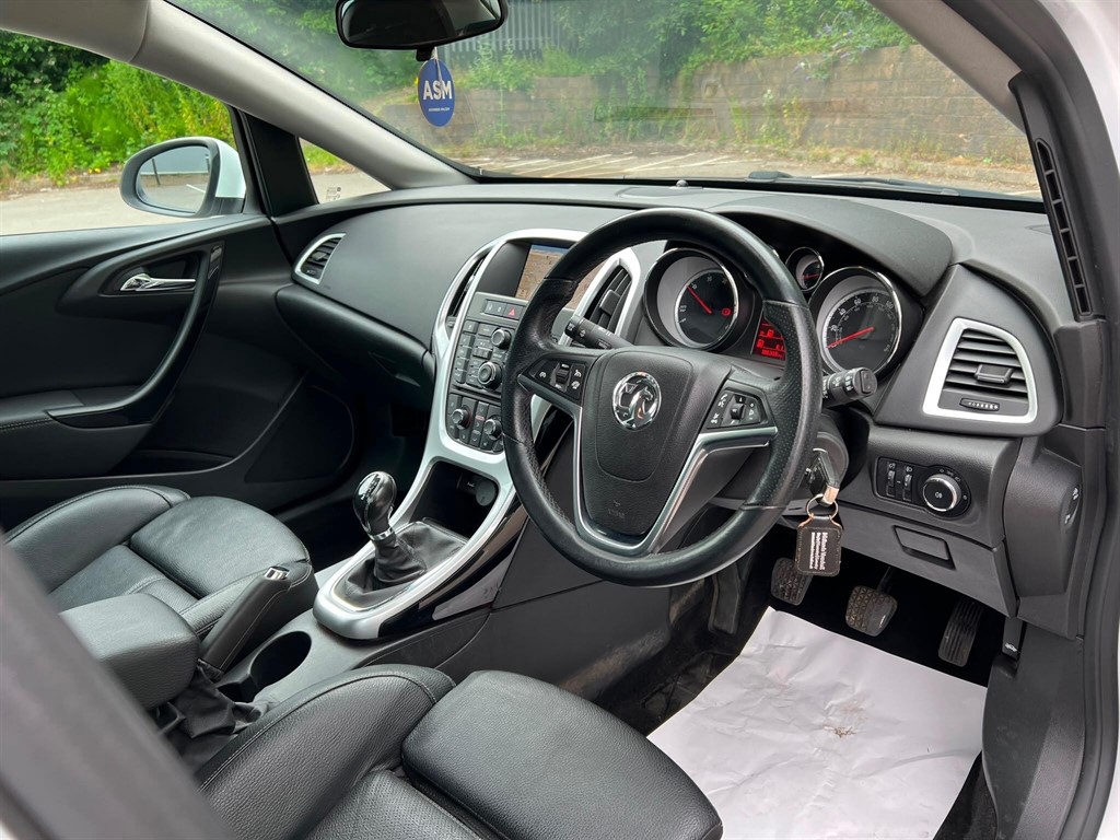 2015 Vauxhall Astra — image 5