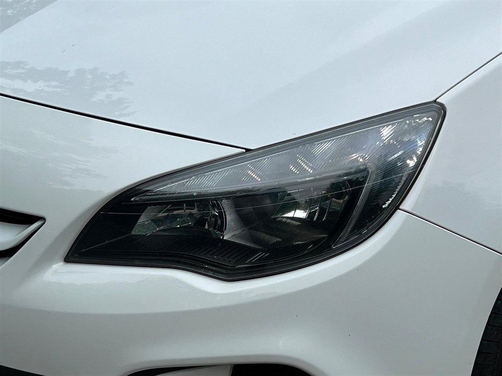2015 Vauxhall Astra — image 21