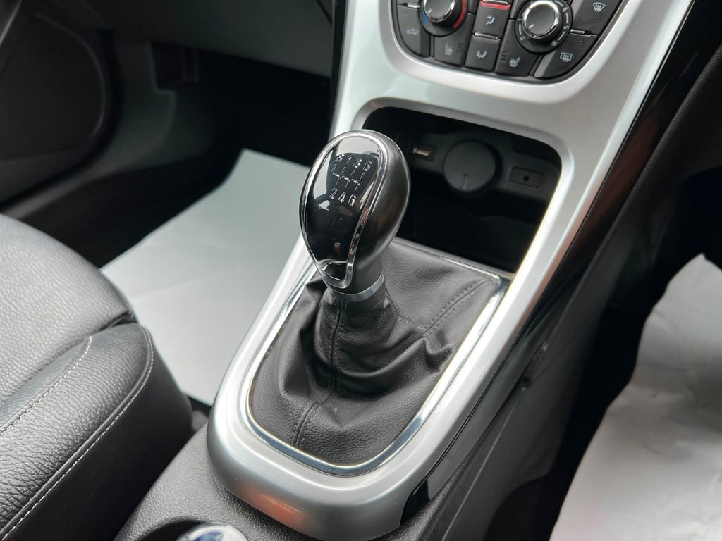 2015 Vauxhall Astra — image 6