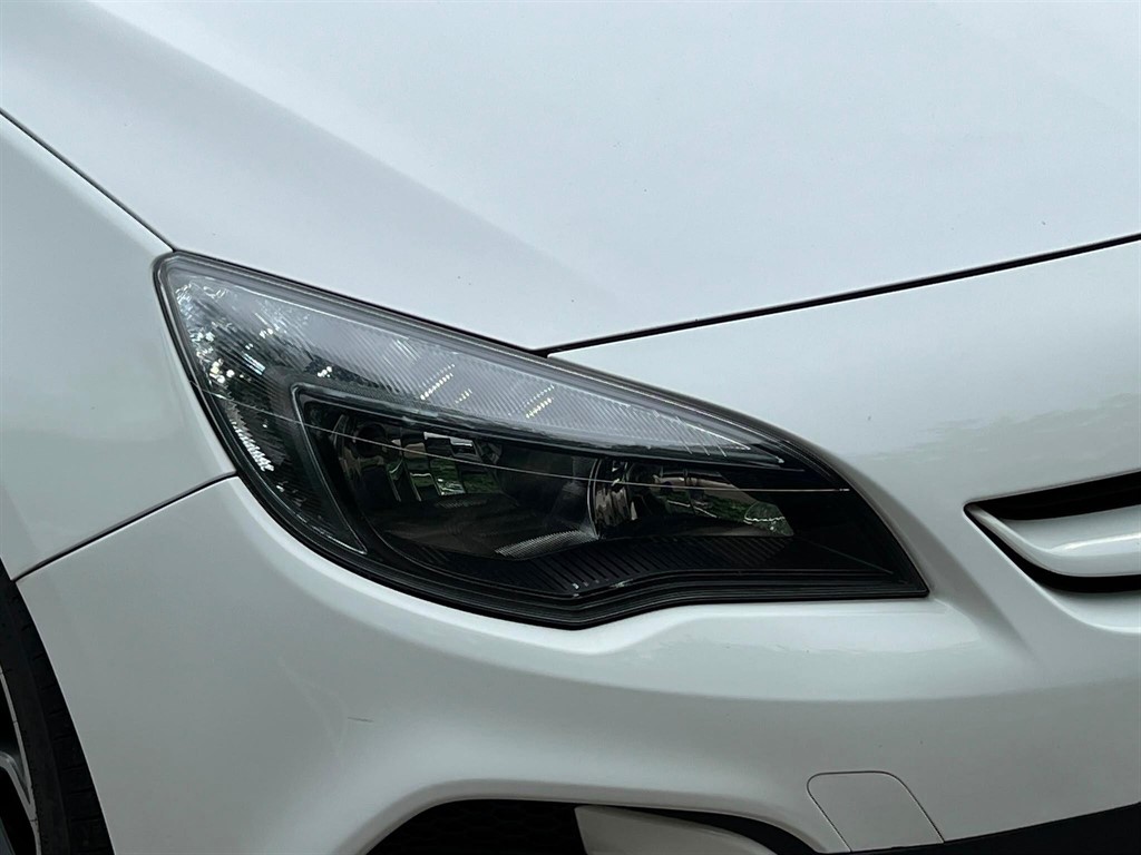 2015 Vauxhall Astra — image 18