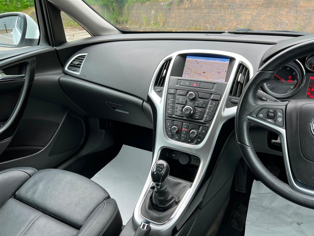 2015 Vauxhall Astra — image 33