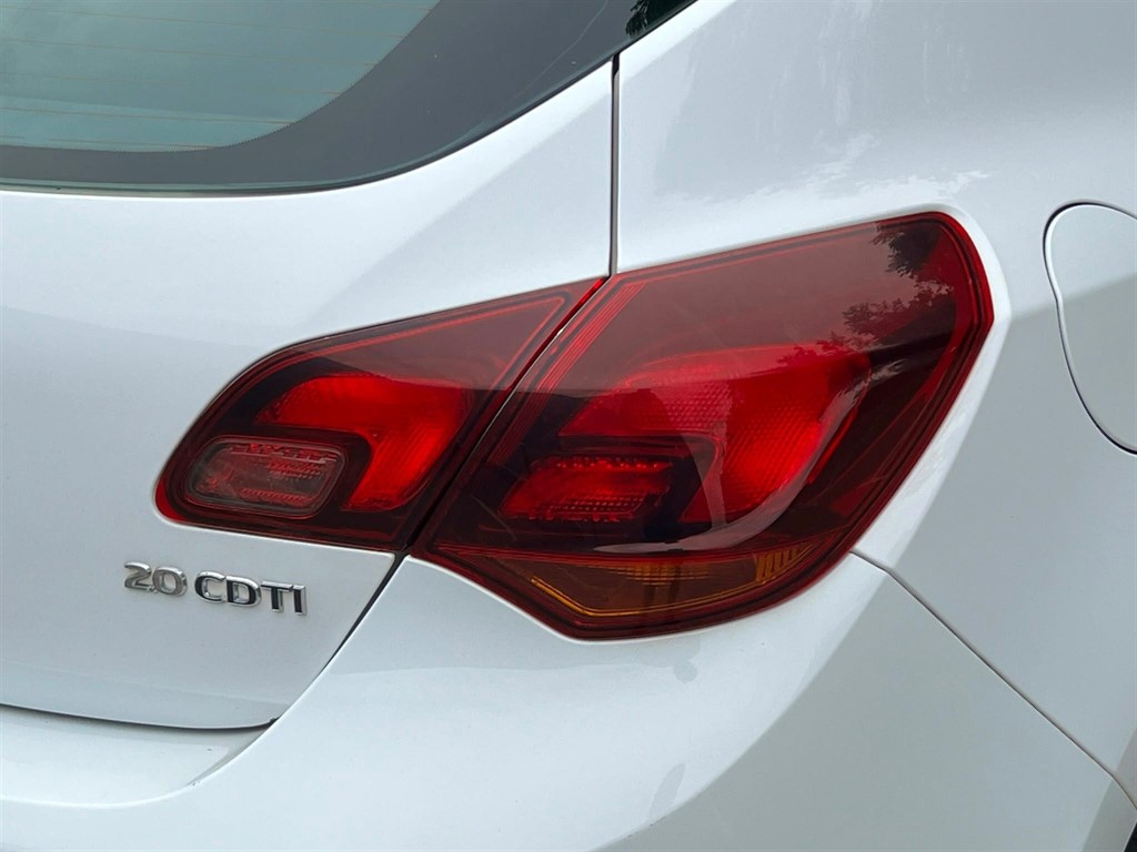 2015 Vauxhall Astra — image 31