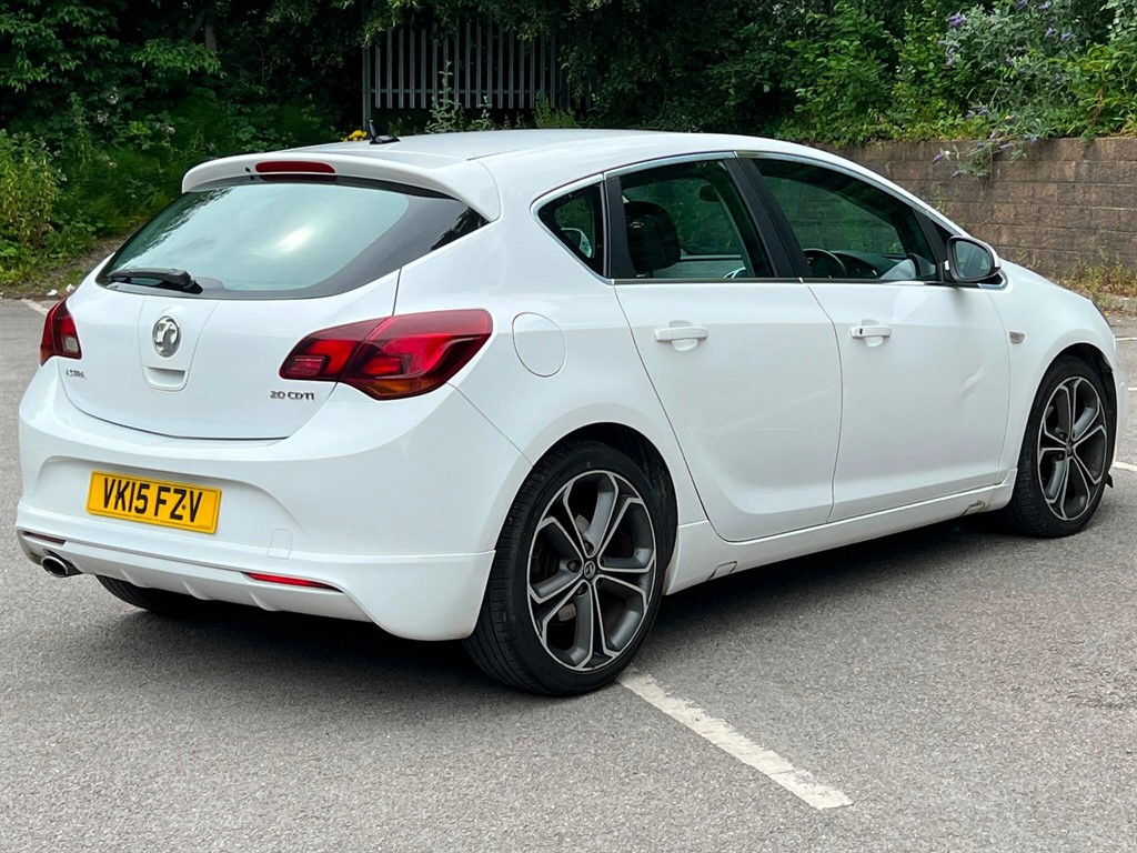 2015 Vauxhall Astra — image 3