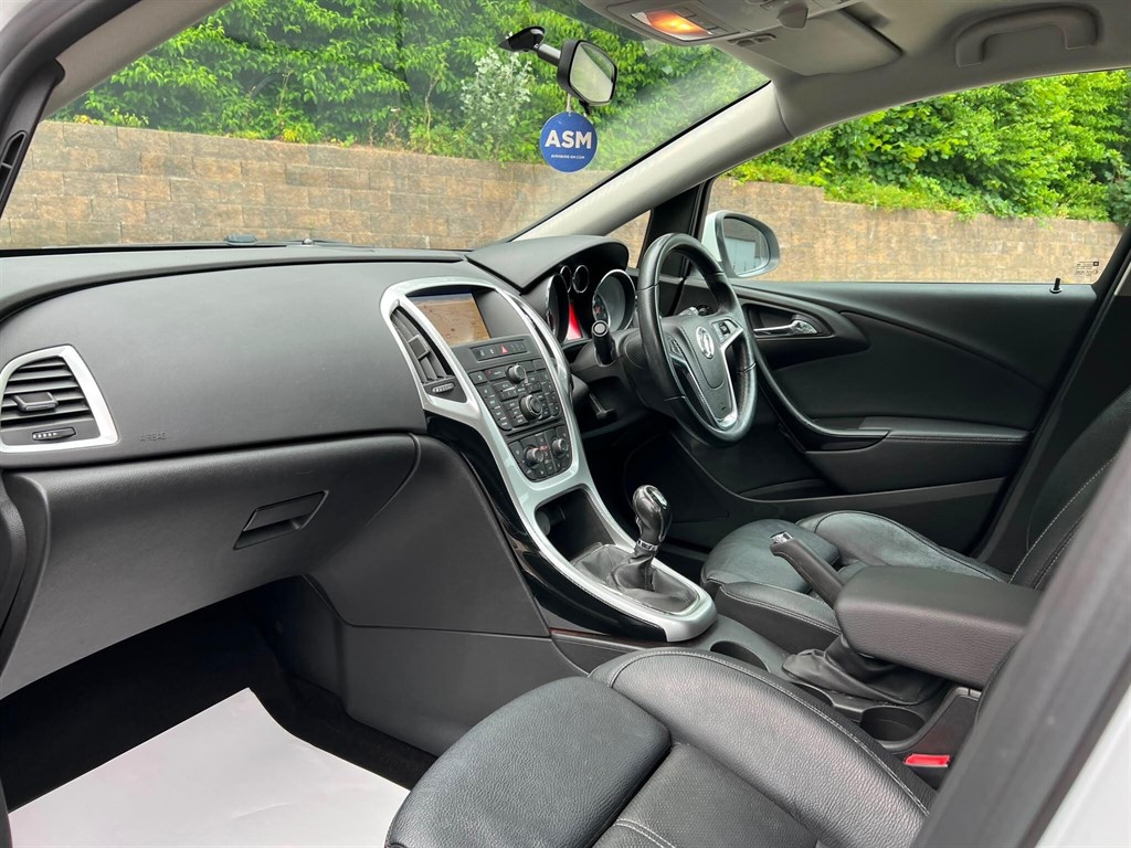 2015 Vauxhall Astra — image 23