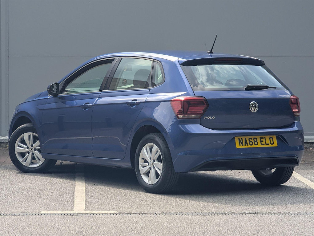 2018 Volkswagen Polo — image 2